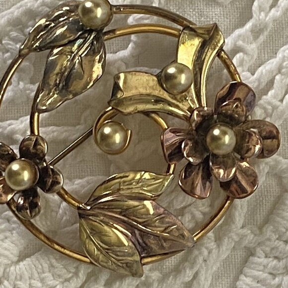Vintage Signed Barclay Circle Wreath Brooch Pin Faux Seed‎ Pearl Gold Tone 1.5" - Picture 14 of 16